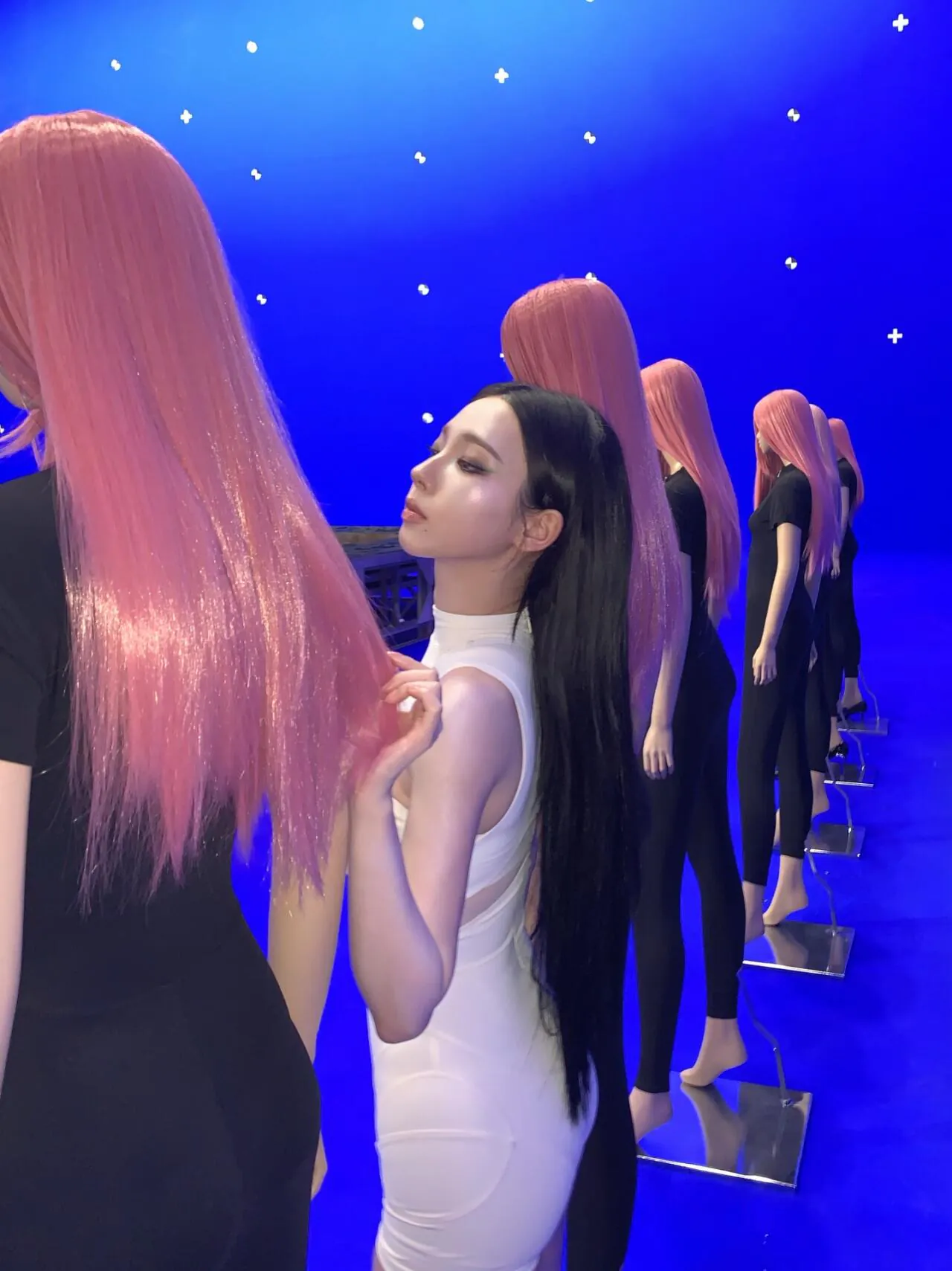 katarinabluu_20260427_p_3884496011671143252_10_3884495978157321186.jpg 오늘자 카리나 바디수트 ㄷㄷㄷ.jpg