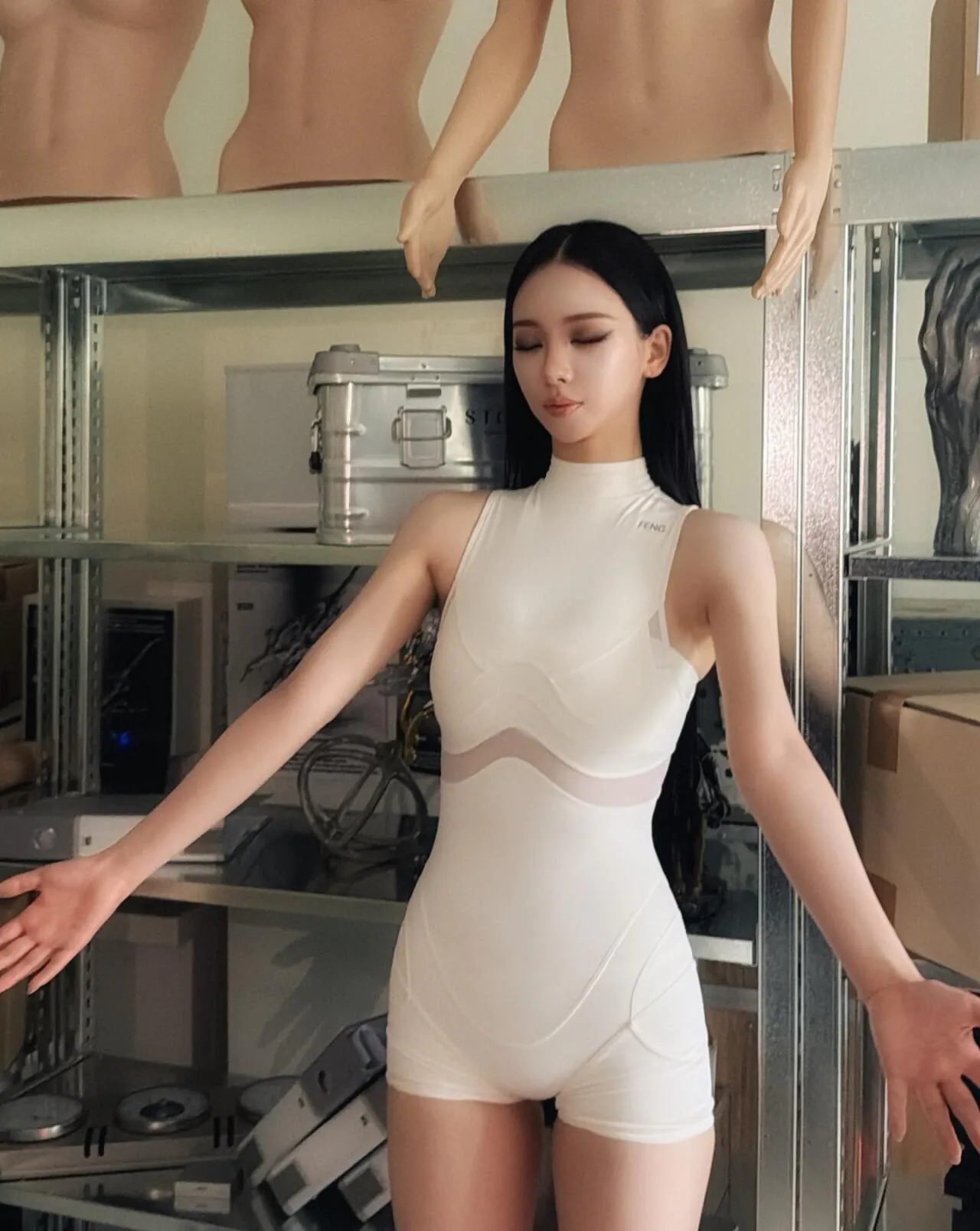 katarinabluu_20260427_p_3884498064220887815_4_3884497855167085665.jpg 오늘자 카리나 바디수트 ㄷㄷㄷ.jpg