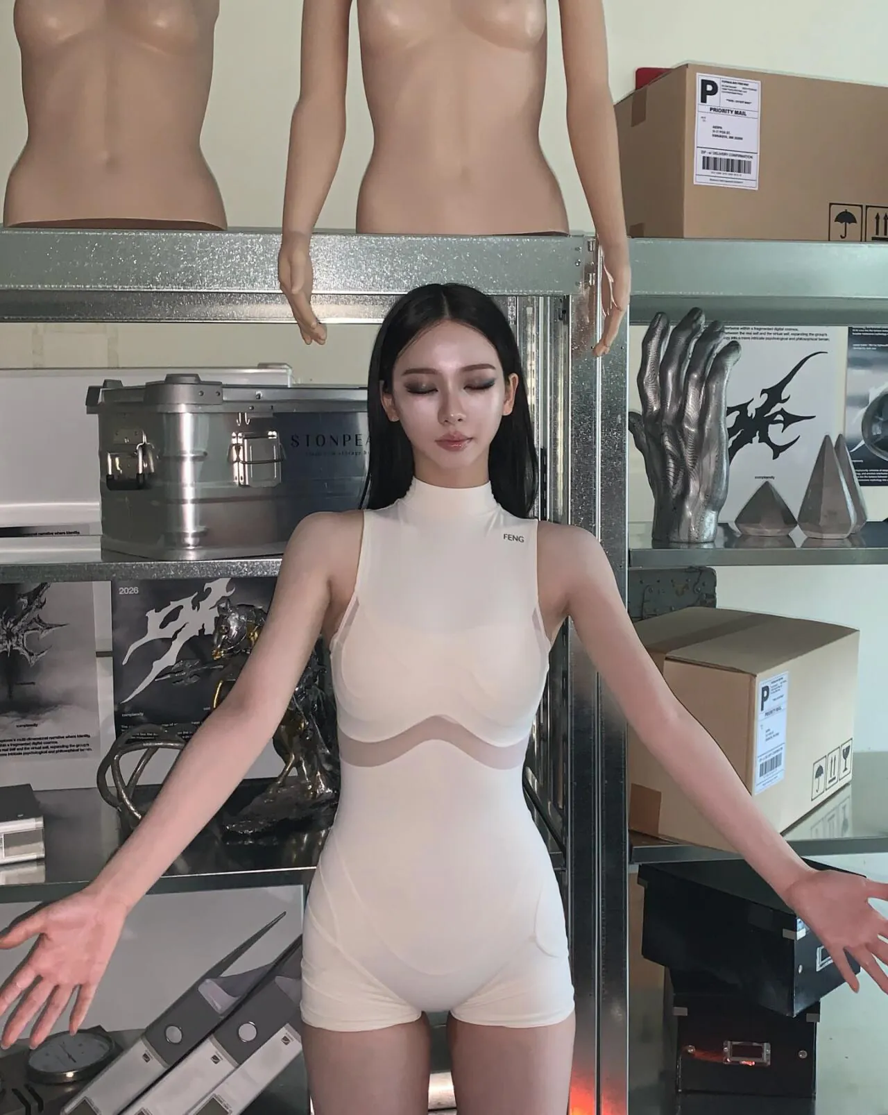 katarinabluu_20260427_p_3884498064220887815_5_3884497739026842302.jpg 오늘자 카리나 바디수트 ㄷㄷㄷ.jpg