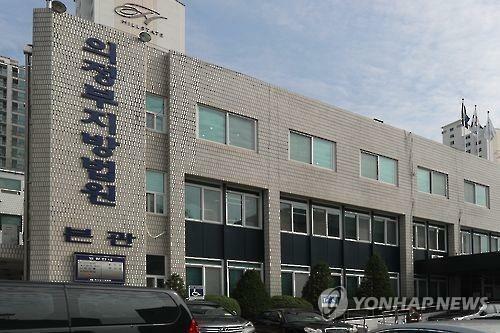 민경욱 전 의원에 총선 투표용지 전달 60대 징역형(종합)