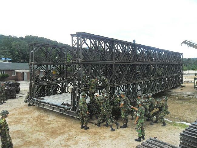 군대 꿀보직중 하나라는 장간교 조립