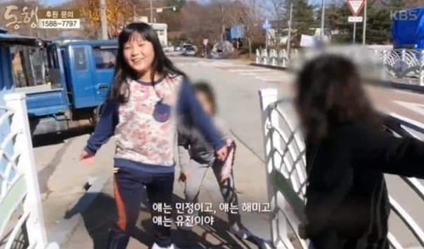 담벼락 뒤에 숨은 뇌성마비 아빠를 친구들에게당당하게 소개한 9살 딸