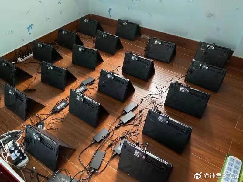광산에서 발견된 수백대의 노트북