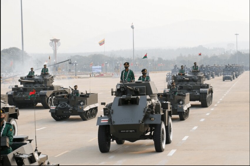 압도적인 군사력을 자랑하는 미얀마 군부 열병식