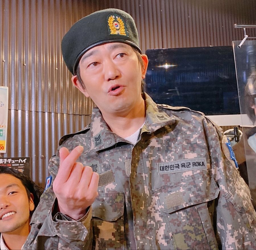 한국 군복 빌려주는 일본 술집