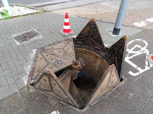 펌) 독일 길거리 맨홀 뚜껑