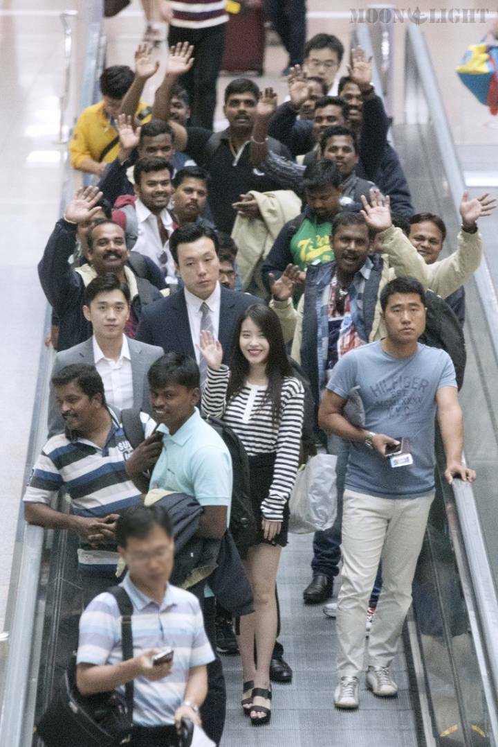 한국 공항에서 환영인사를 받고 감동한 외국인들