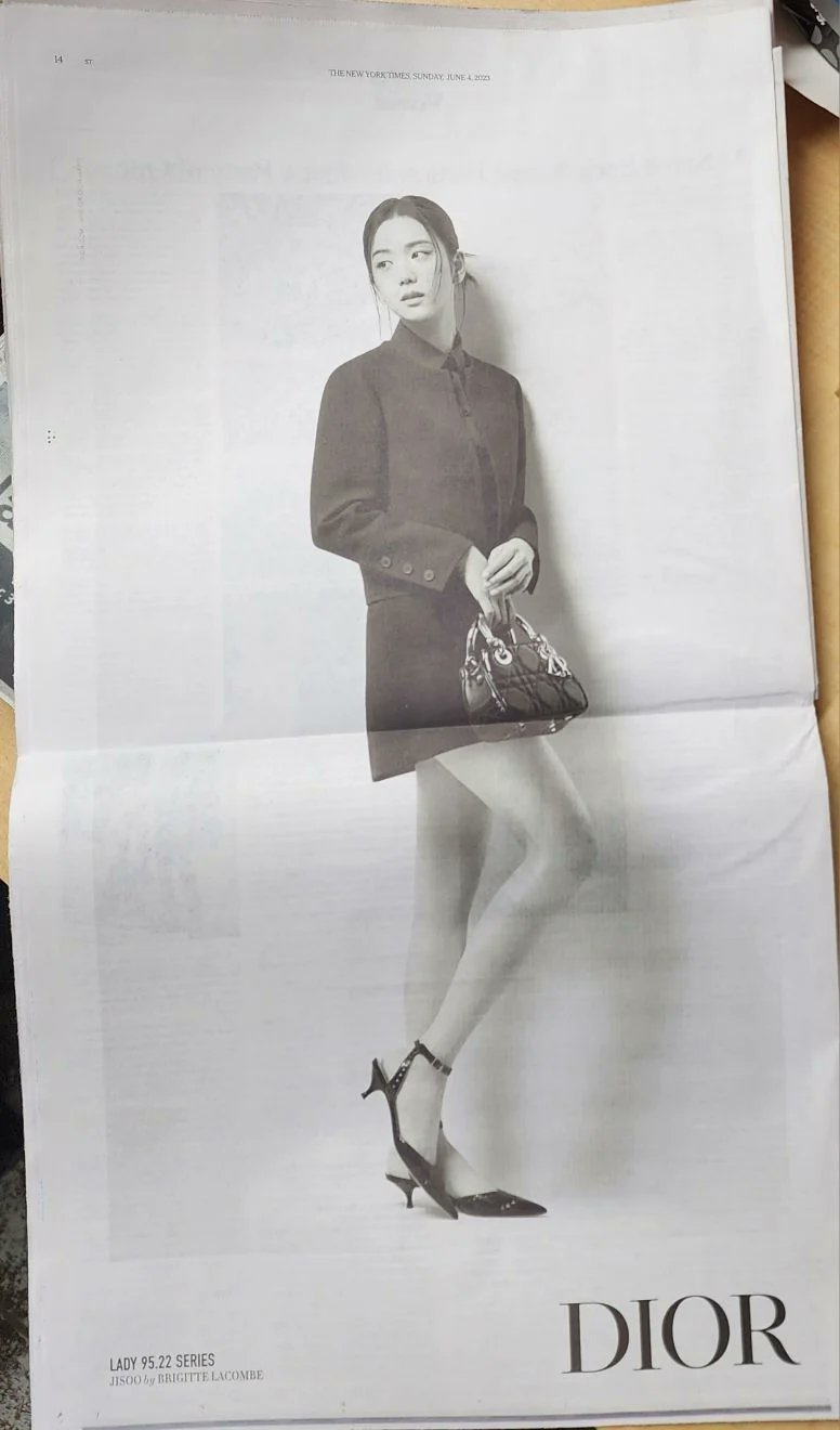 뉴욕타임즈에 디올 광고로 실린 지수