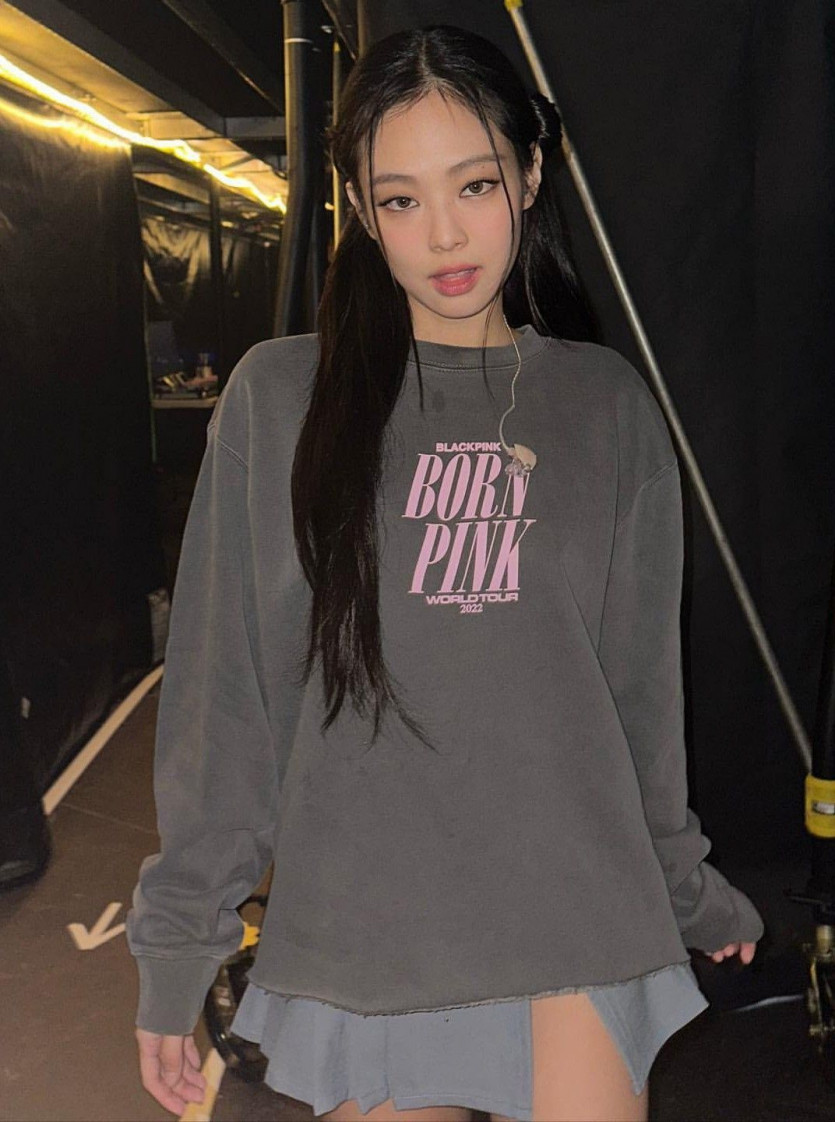    BLACKPINK JENNIE