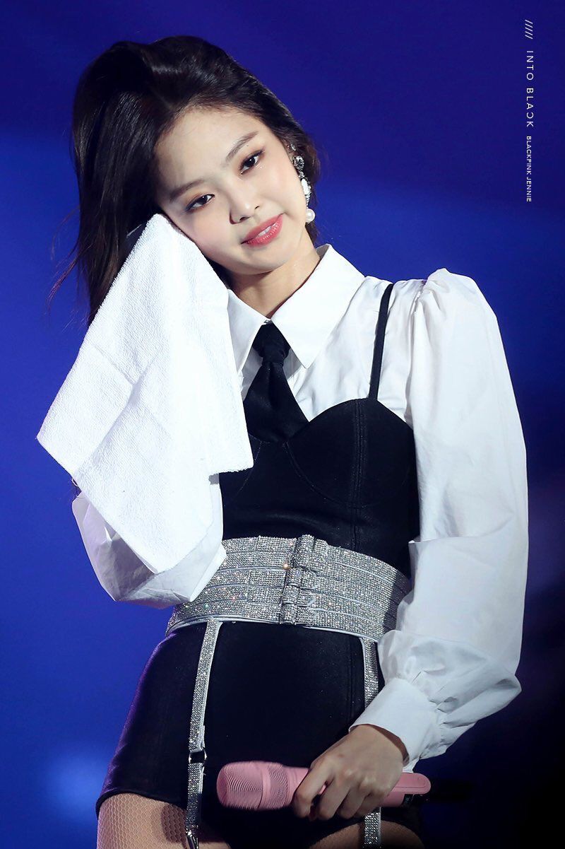    BLACKPINK JENNIE