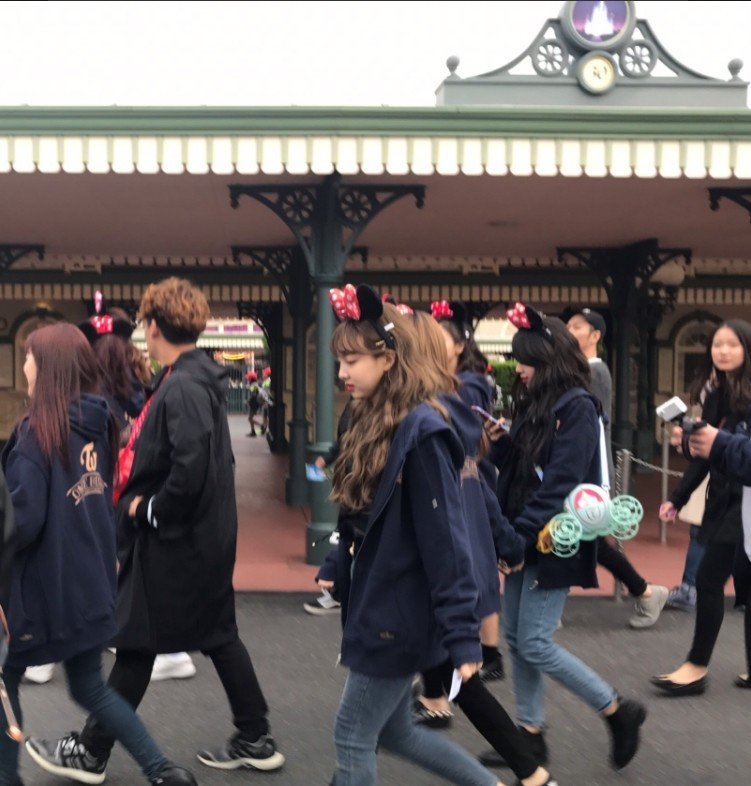    일본 디즈니랜드에서 목격된 트와이스
