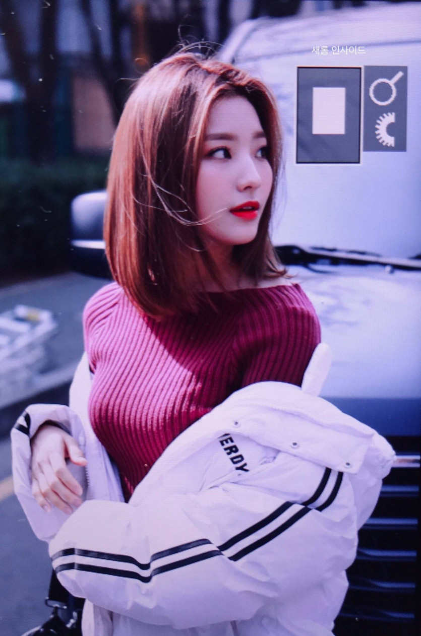    프로미스나인 캡틴 이새롬