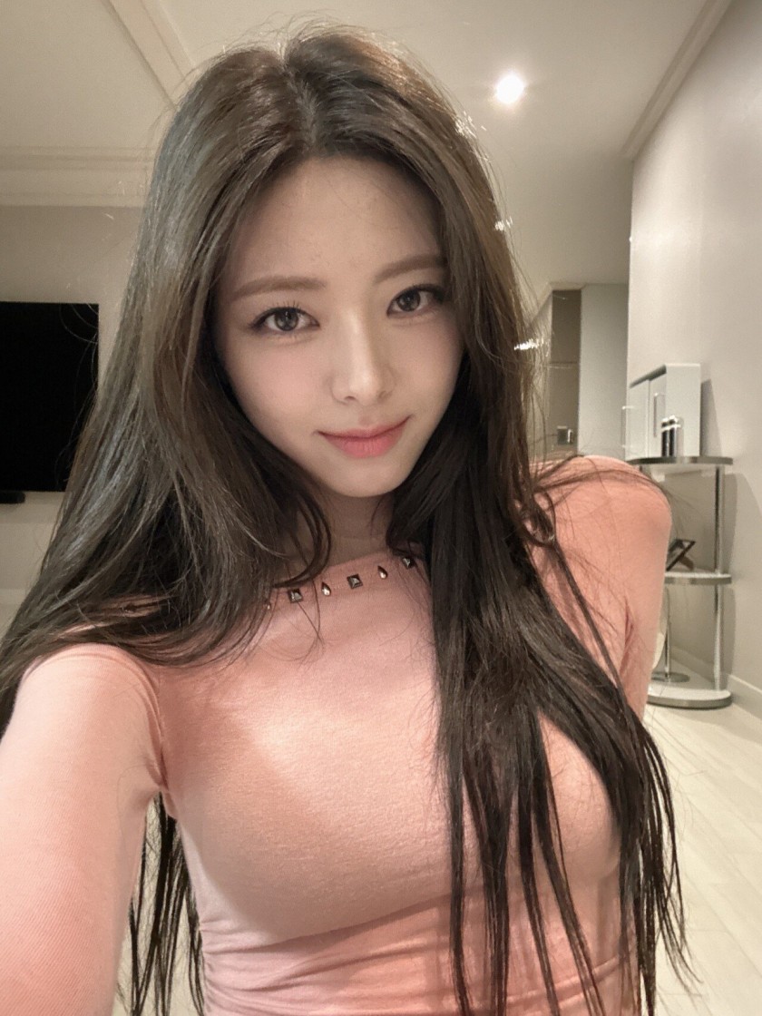 개쩌는 유나 최근 셀카