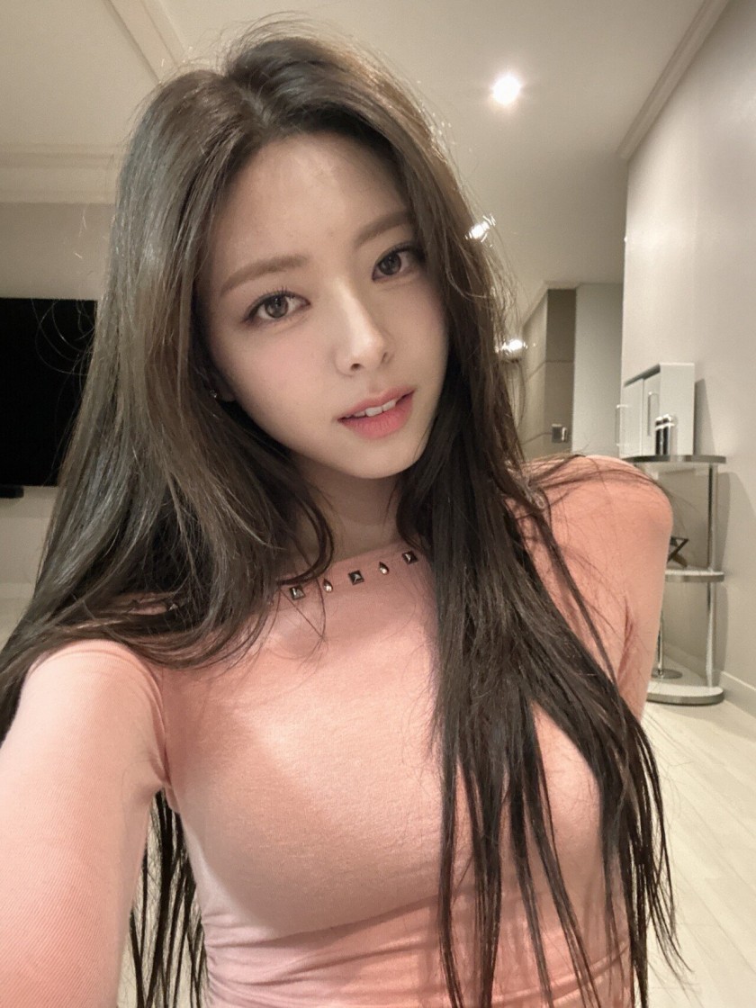 개쩌는 유나 최근 셀카