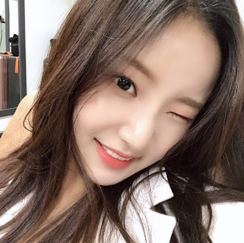    연우 윙크