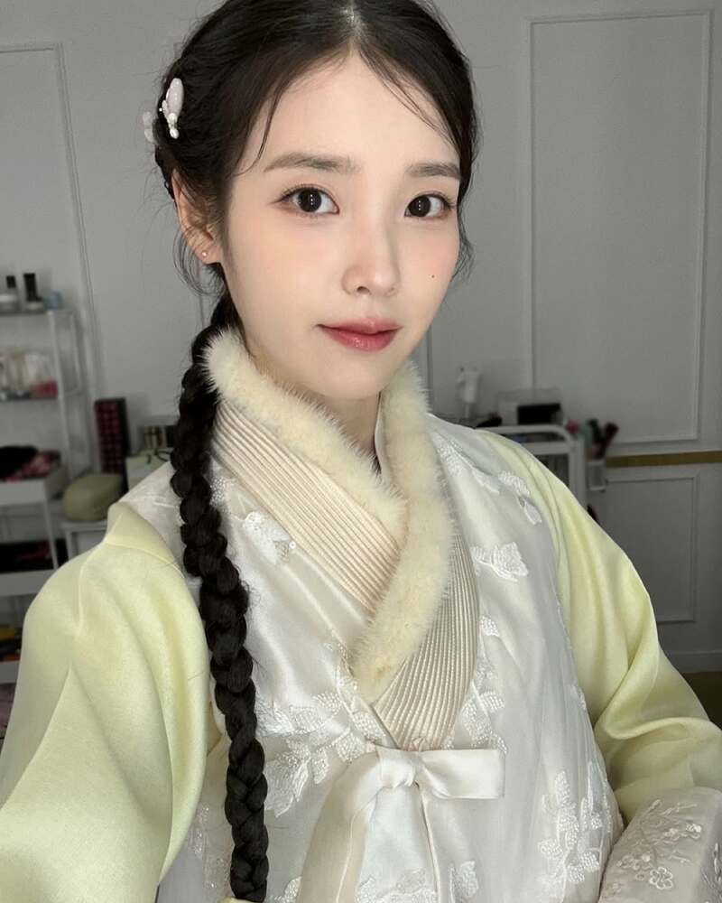 한복 입은 아이유