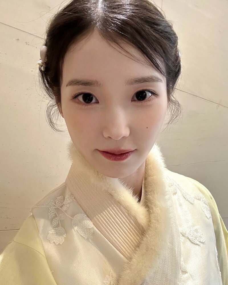 한복 입은 아이유