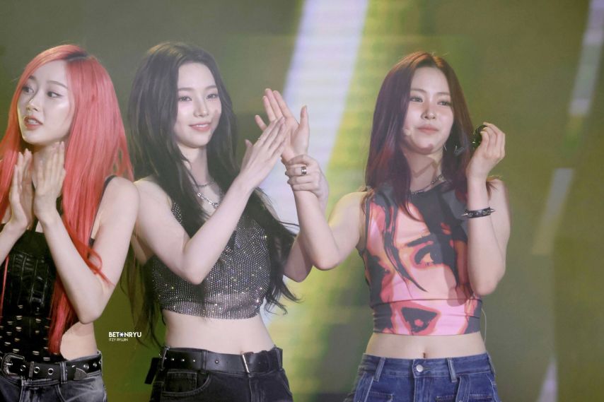 ITZY 류진과 장난치는 카리나