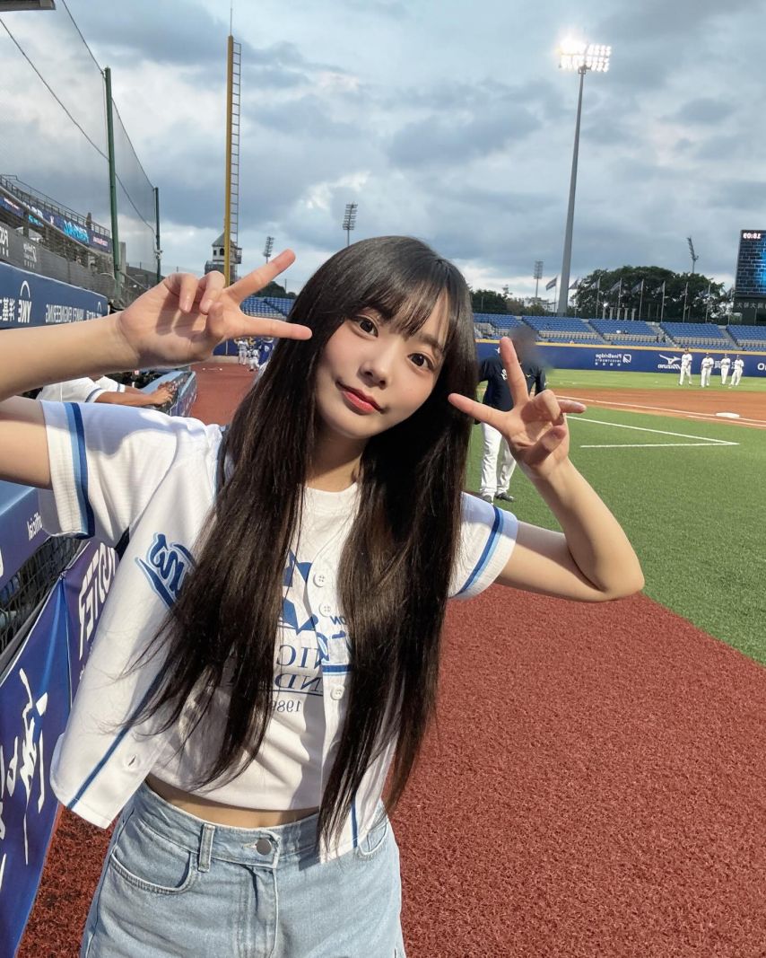 대만 야구장 시타하러간 QWER 시연