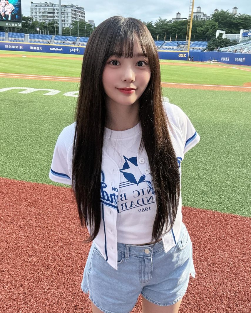대만 야구장 시타하러간 QWER 시연