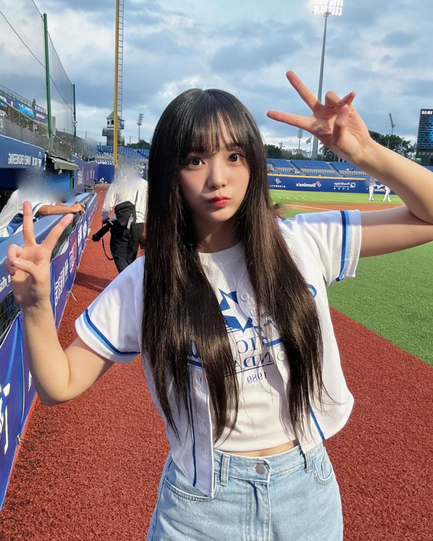 대만 야구장 시타하러간 QWER 시연