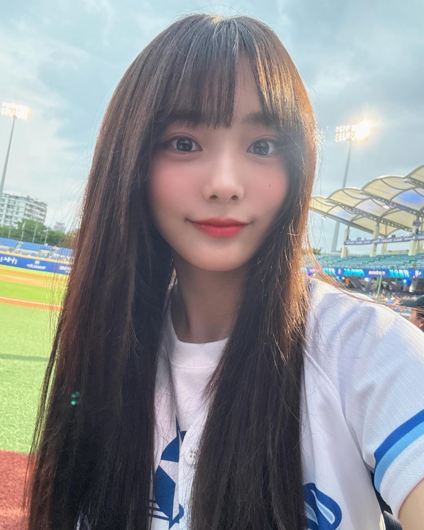 대만 야구장 시타하러간 QWER 시연