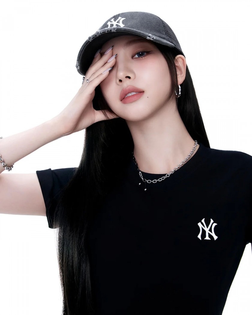 나시 크롭 탑 MLB 에스파 카리나